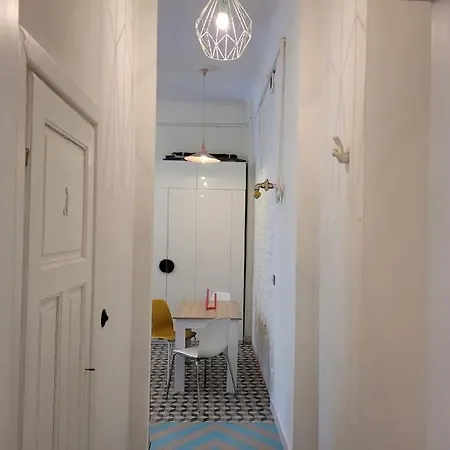 Pop Nowogrodzka Apartment