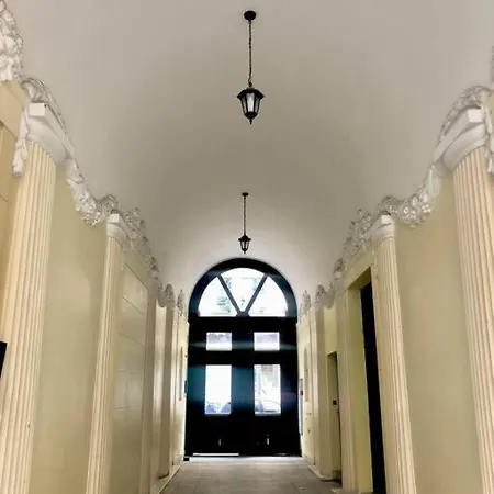 Pop Nowogrodzka Apartman *