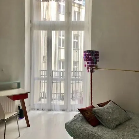 Pop Nowogrodzka * Varşova